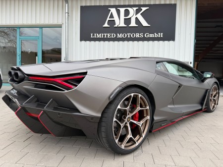 Lamborghini Revuelto